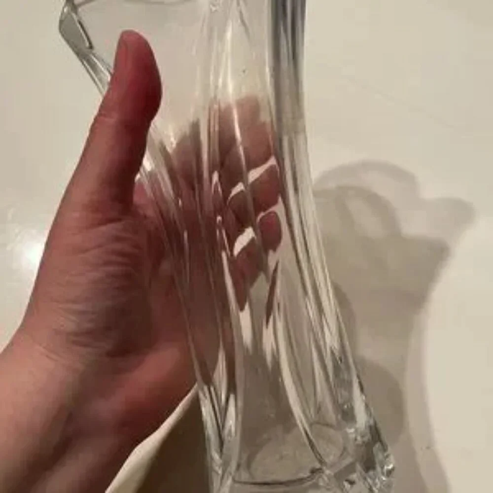 NFS Heart-Shaped‎ Vase for Valentine's Day or Everyday  (Holiday/Pre-Owned/x)